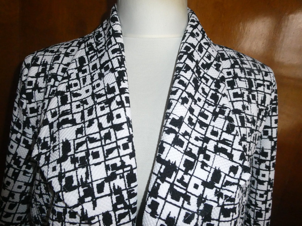 Chico's women's white /back gorgeous open front blazer size 1 (US Medium)