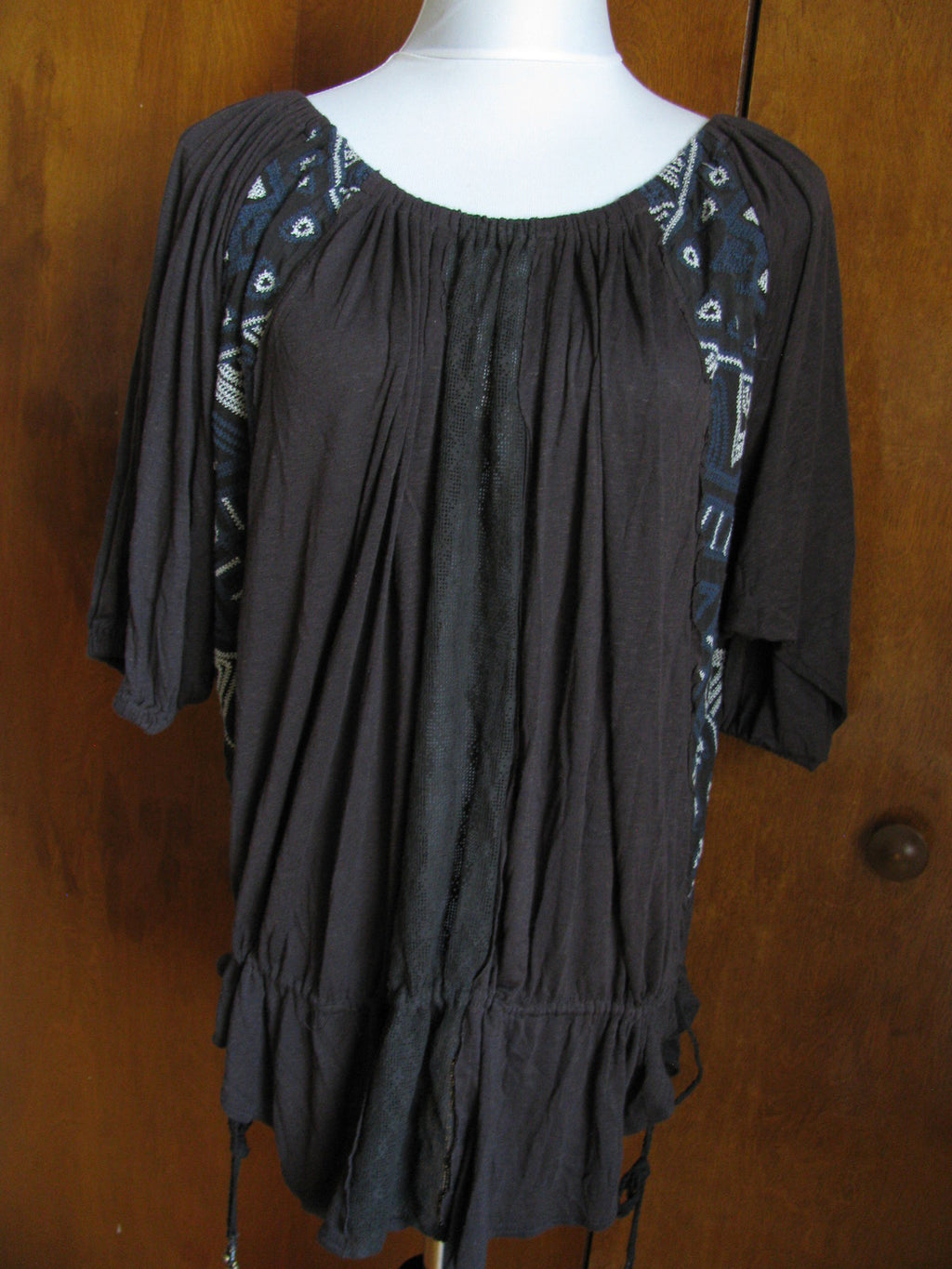 Free People women's dark gray embroidered top small fits medium 