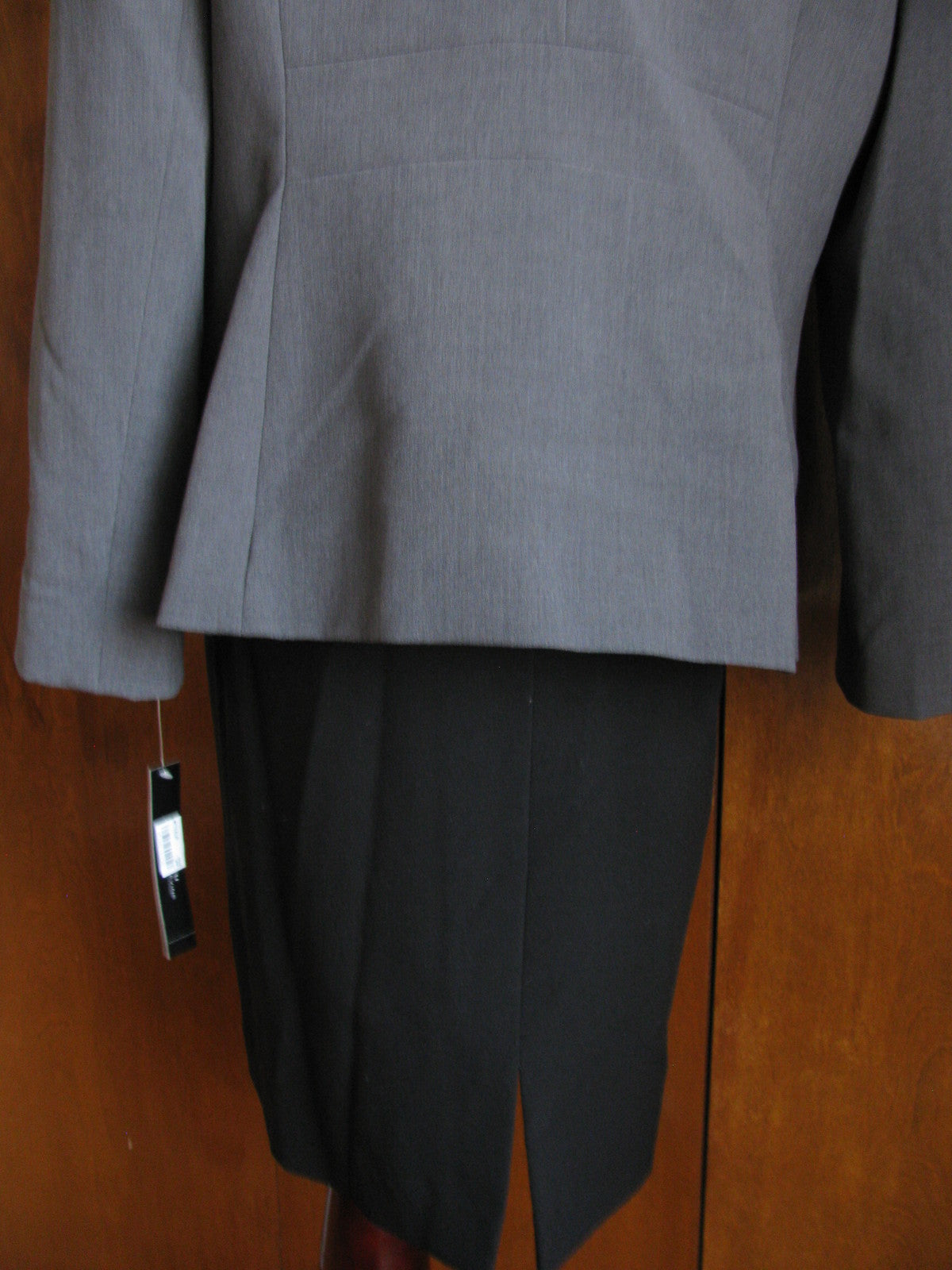 Tahari Asl Women's Gray With Black Insert Faux Leather Collar Skirt Suit 16P New
