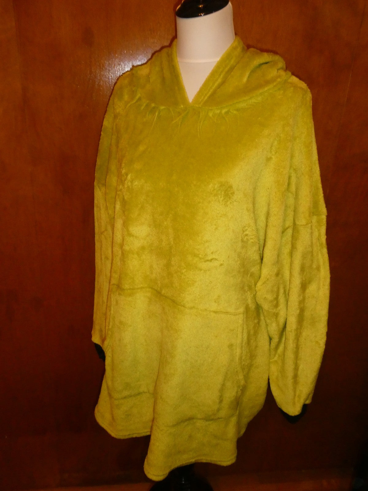 The Grinch Plush Hoodie Blanket OSFM Green Polyester Hooded Pullover Lounger