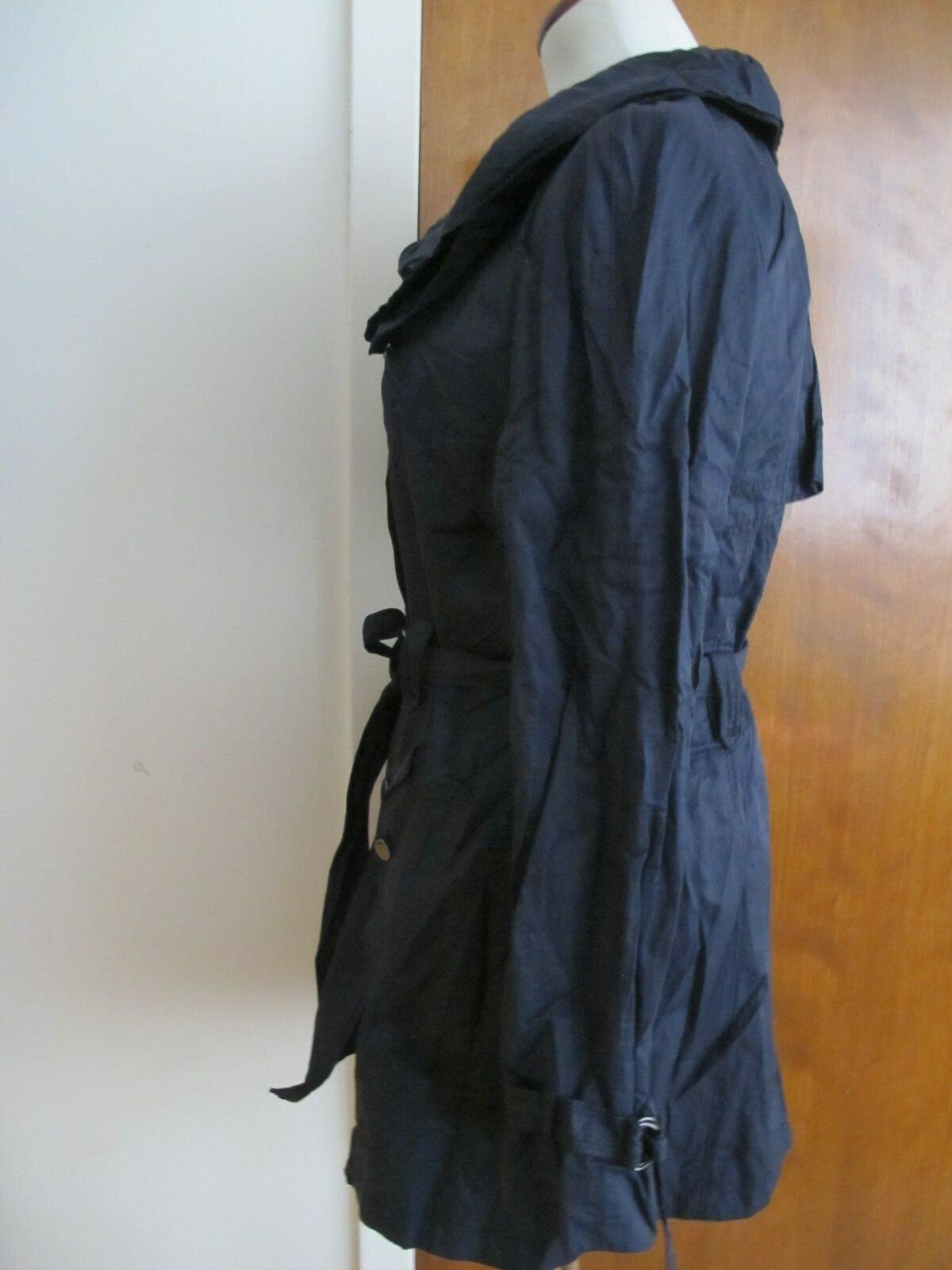 Tahari women's navy stylish coat size Medium
