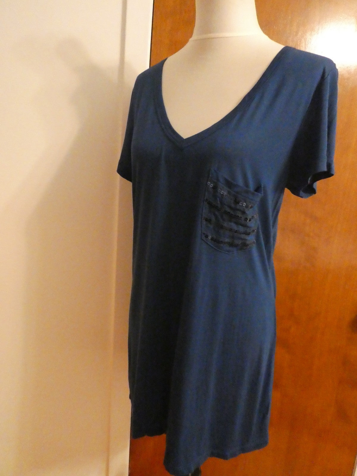 GAP Women's Top Size Large Navy Blue Sequined Pocket Short Sleeve 100% Rayon NWT