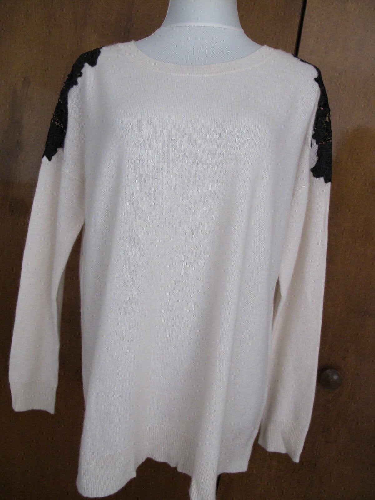 Bloomingdale’s women’s snow detailed 2ply cashmere sweater New