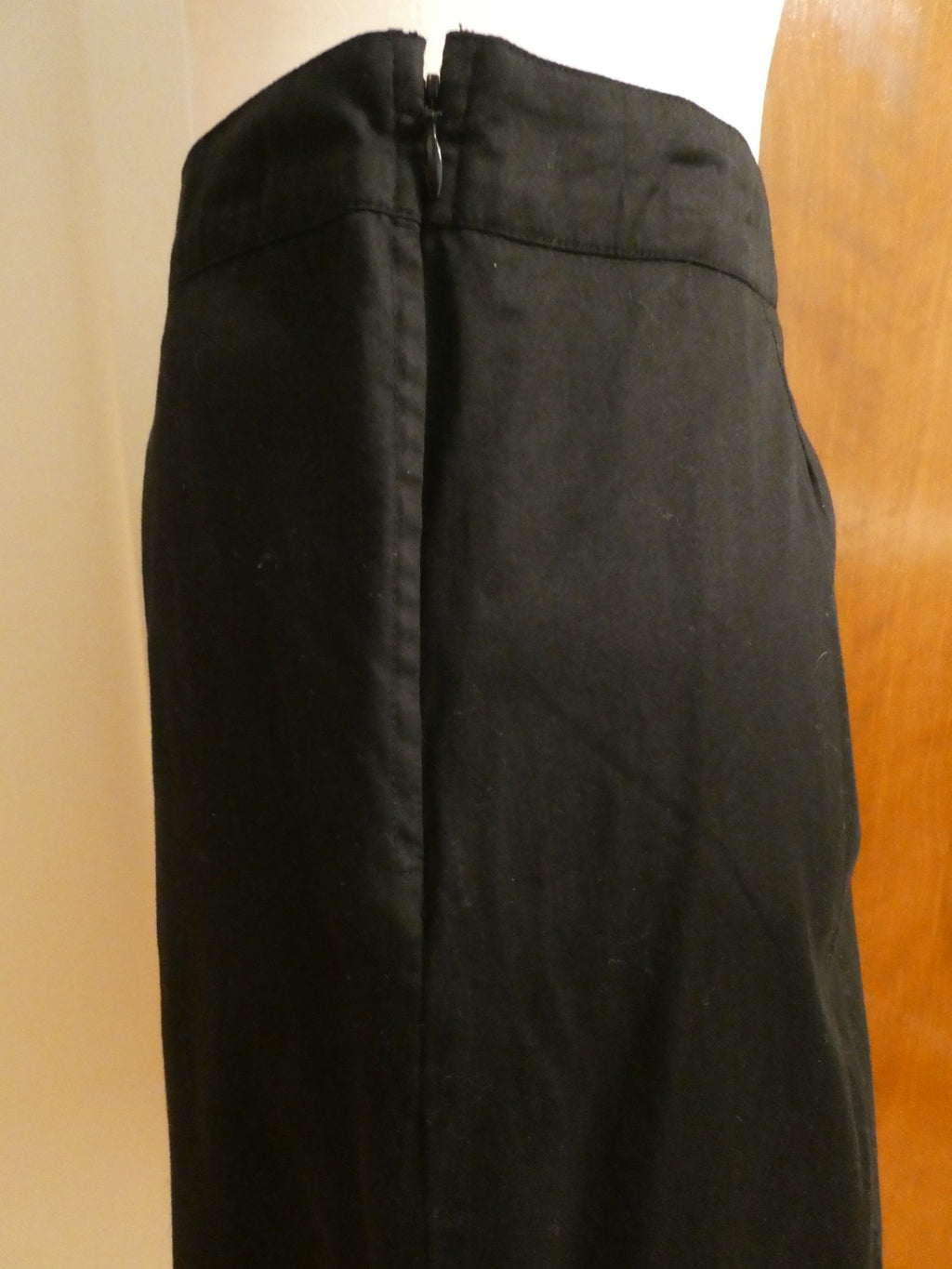 DKNY black embroidered soft cotton lined pockets skirt size 12