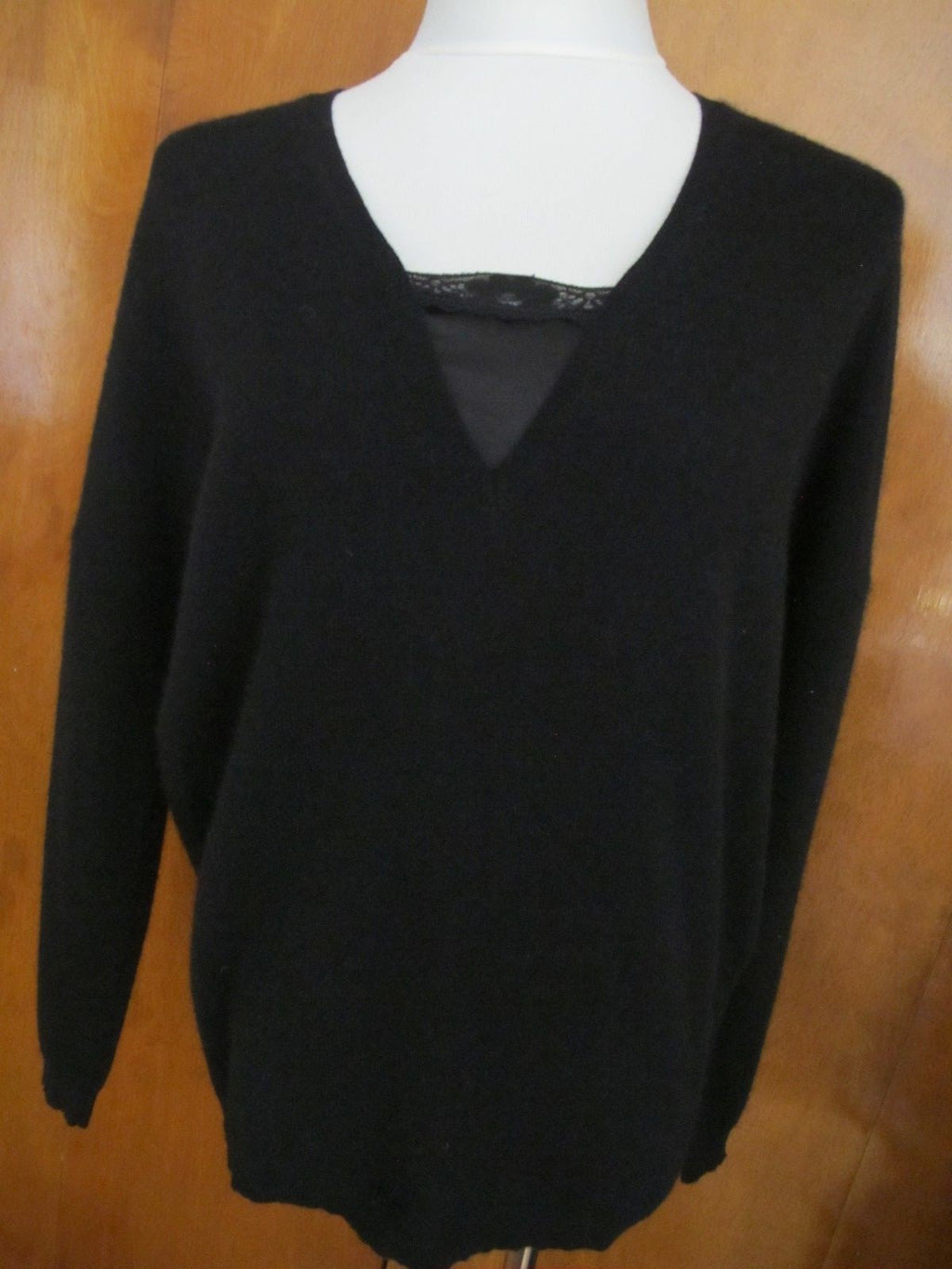 Bloomingdale’s women’s black lace-trimmed cashmere sweater Size S bit big