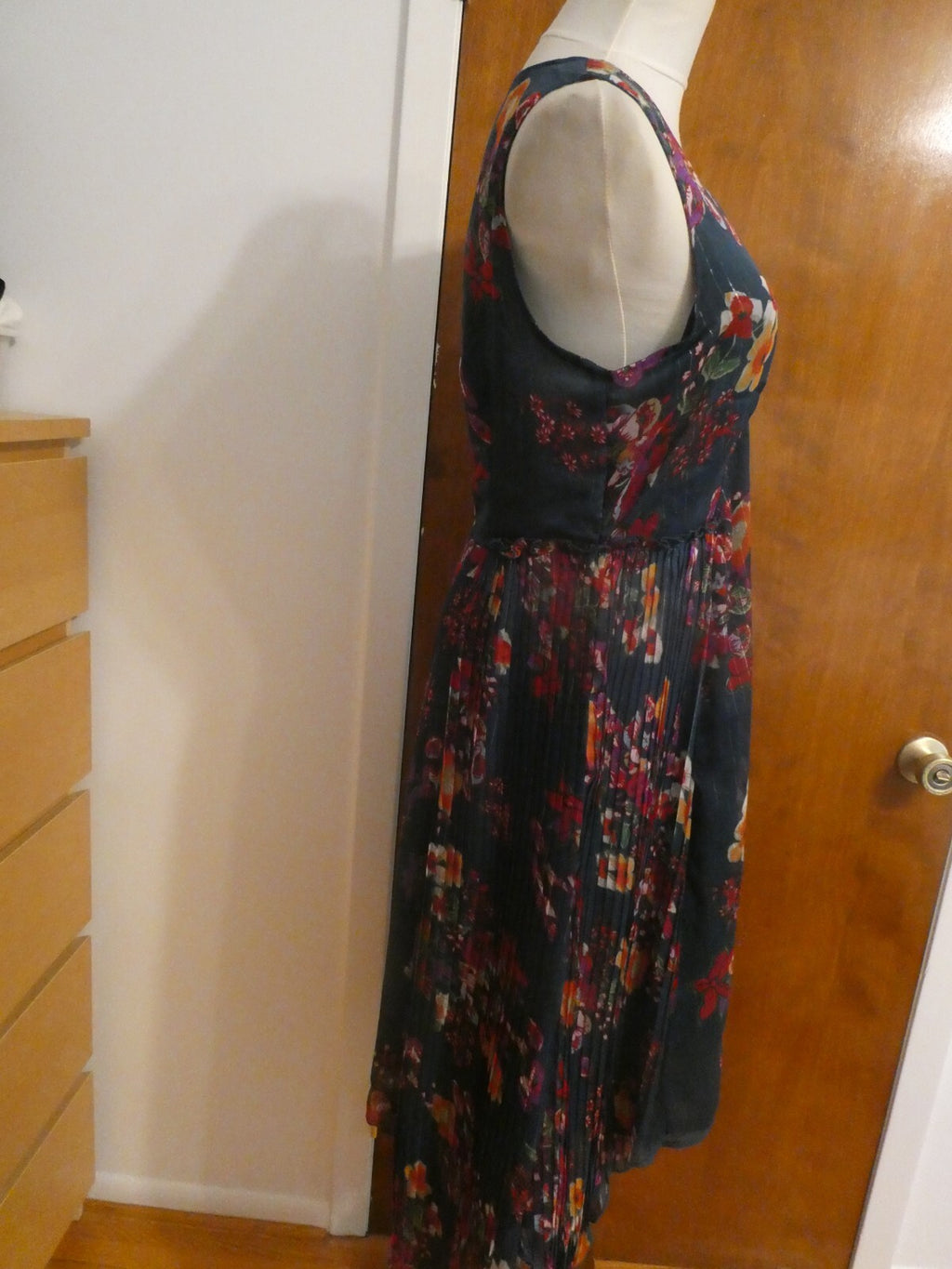 Walter Baker Teri women’s blue floral pleated lined evening dress size 10