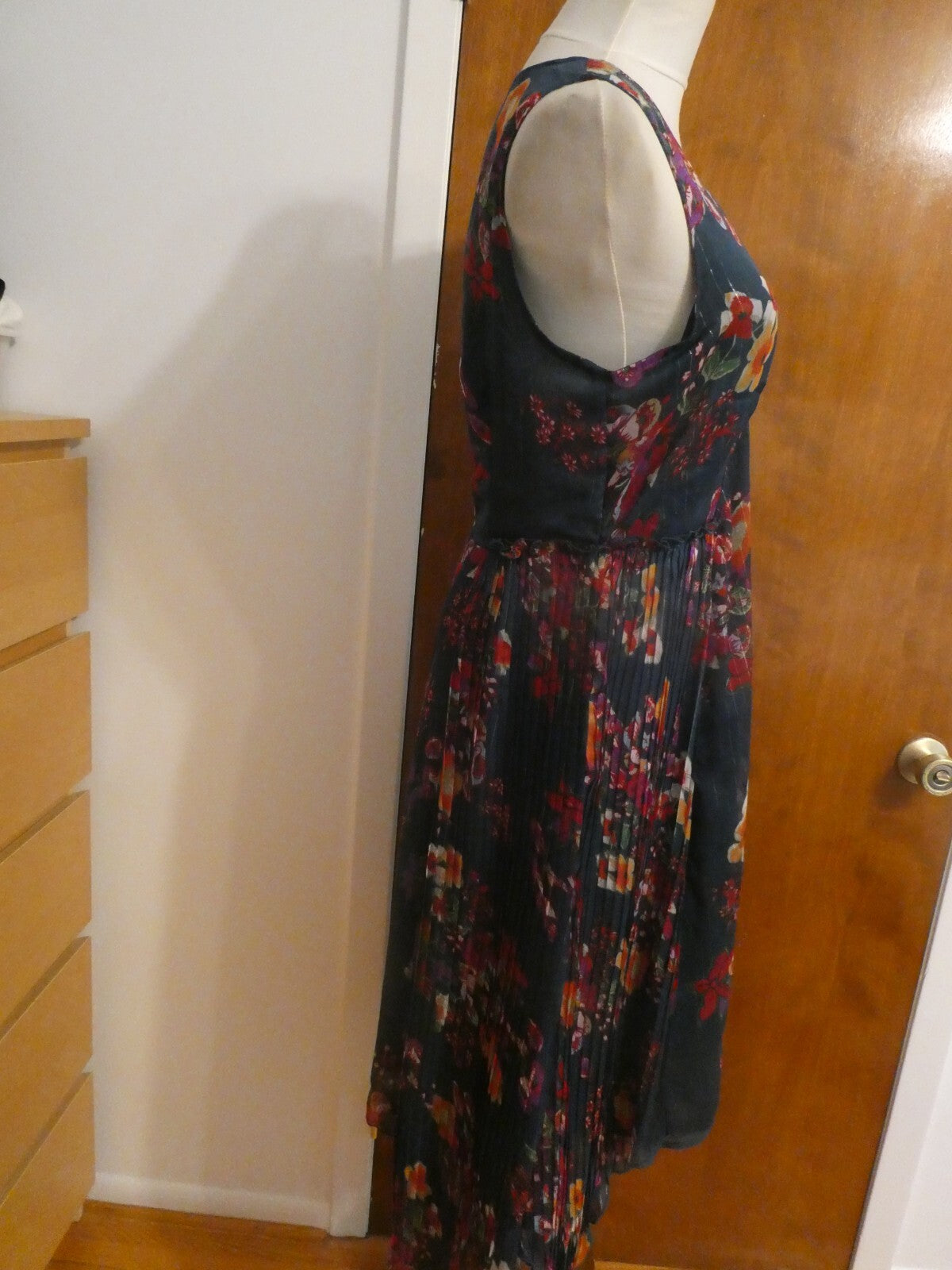 Walter Baker Teri women’s blue floral pleated lined evening dress size 10