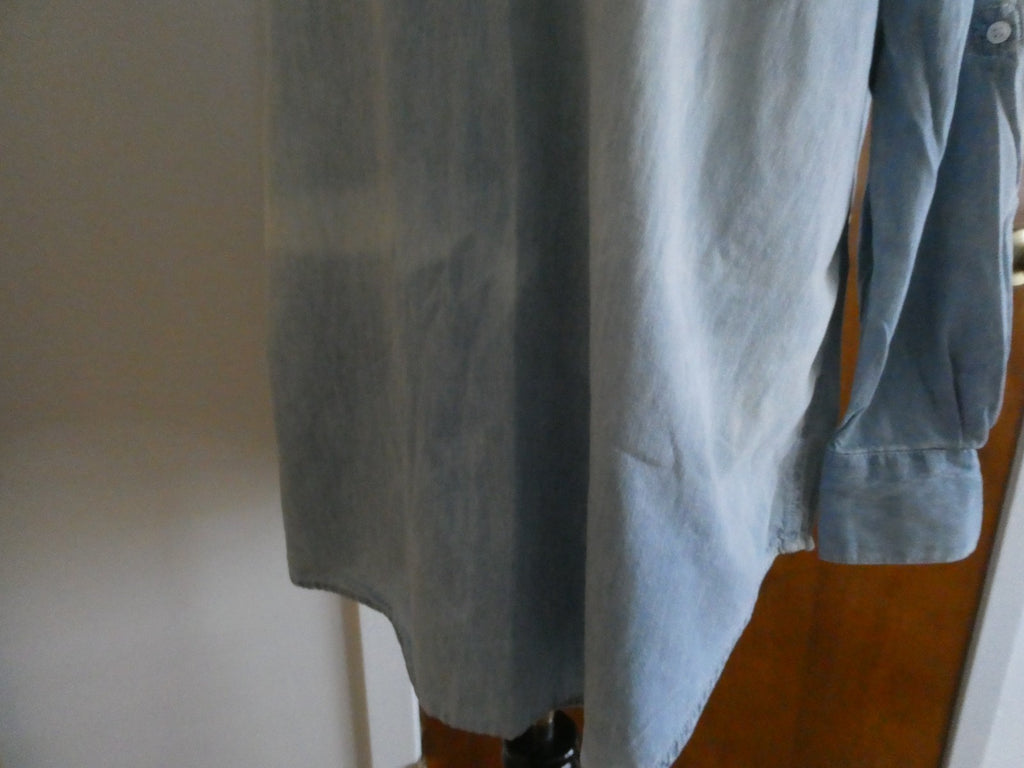 Liz Lange Size Large Maternity Top Blue Chambray Long Sleeve Henley