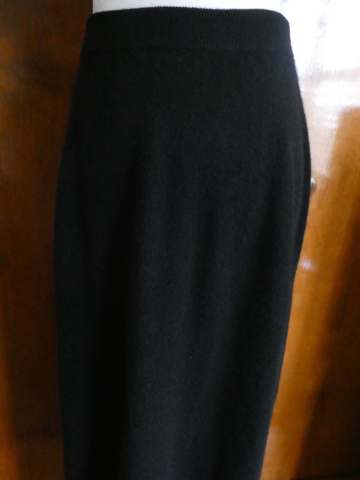 Bloomingdale's Exclusive 100% Cashmere Black Midi Skirt Size Medium, Large NWT
