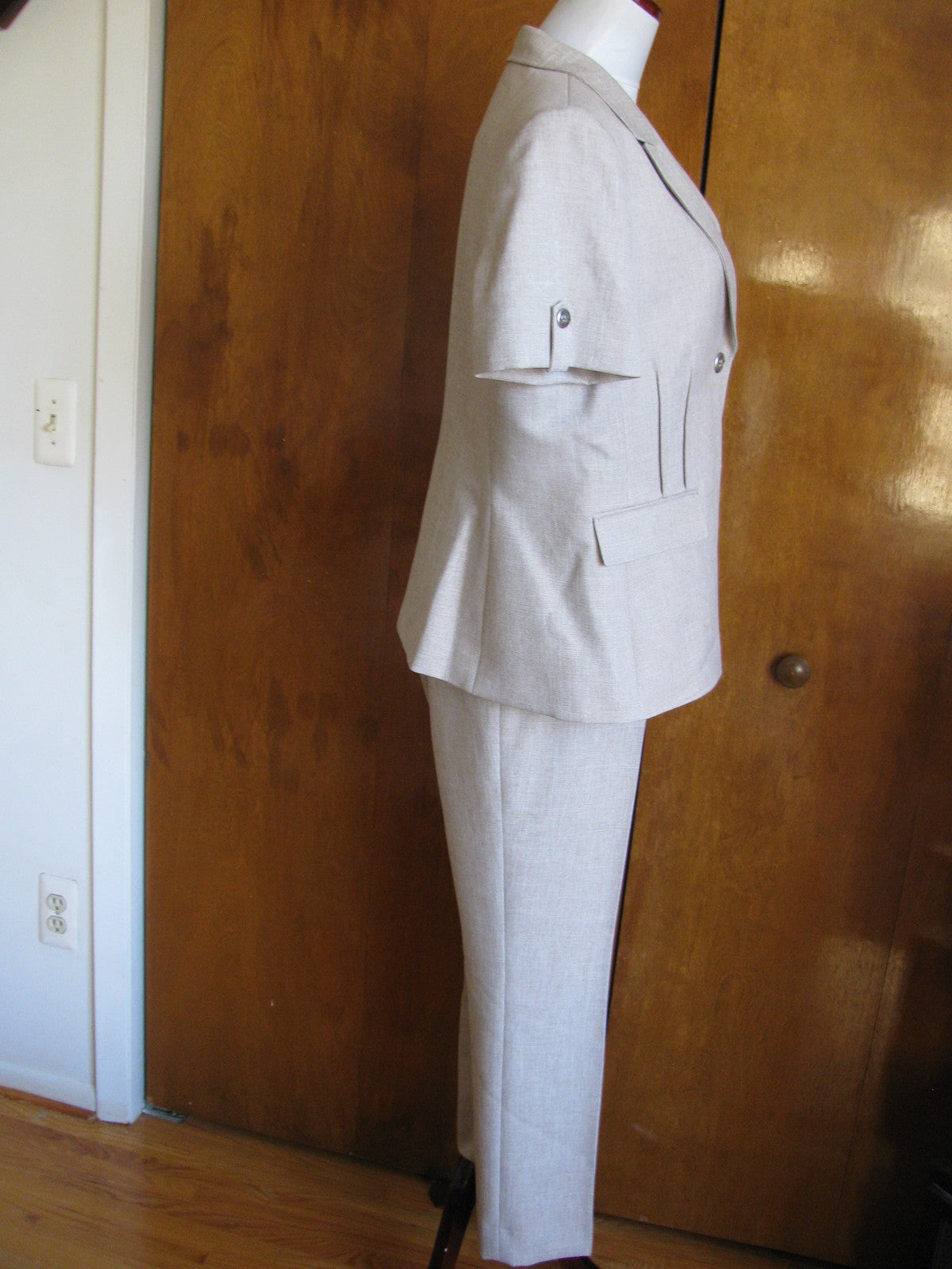Tahari Asl Beige Women’s Beige Pant Suit Set Size 16P New