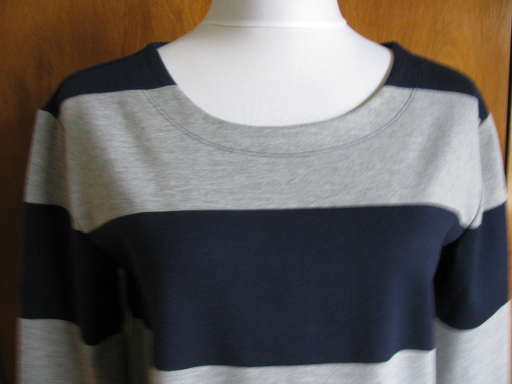 Gap women’s gray/navy dress size Small, Medium