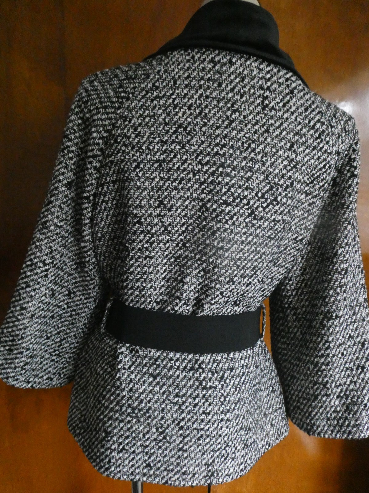 Tahari Arthur S. Levine Women Black/White Gorgeous Blazer Velour Collar Size 10