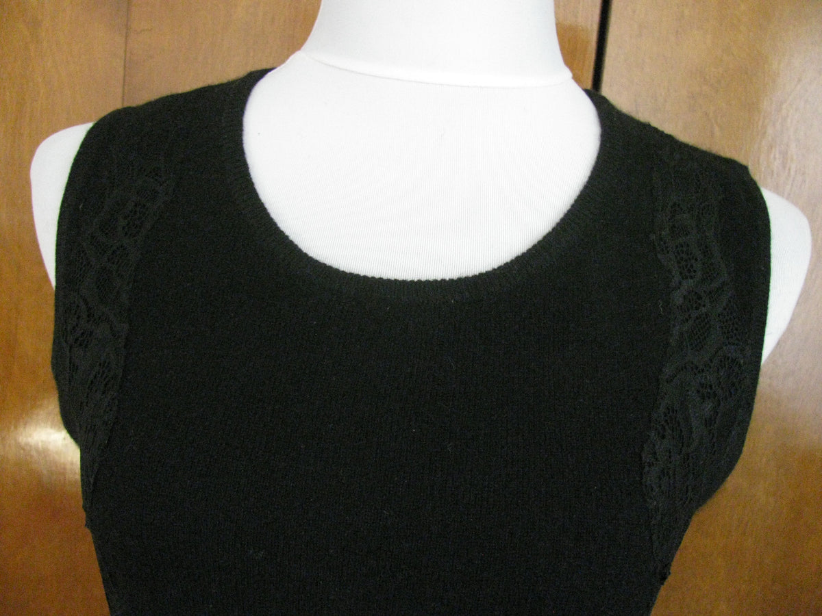 Bloomingdale’s women’s black soft 2 ply cashmere classic detaile dress New