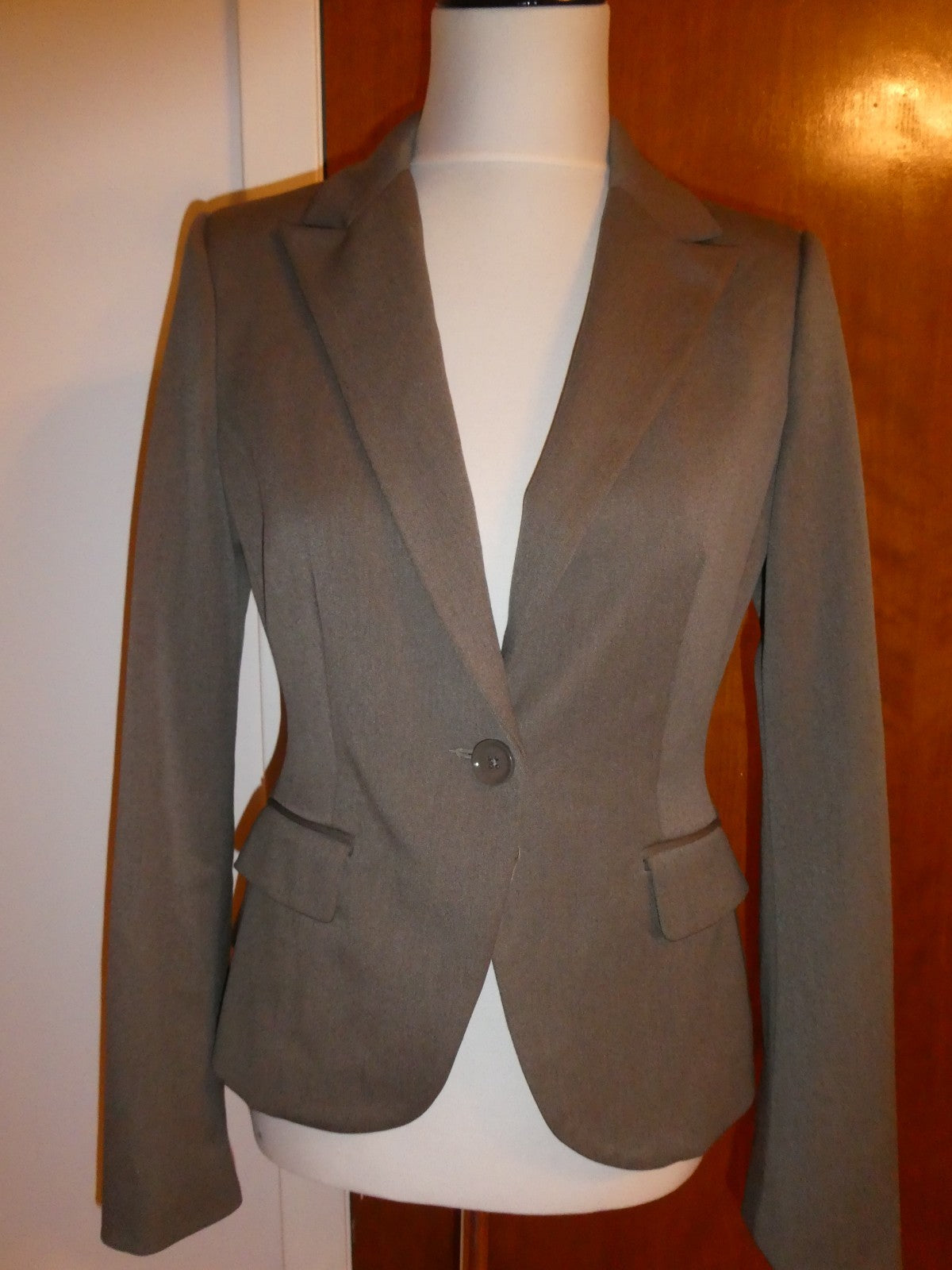 Express Women's Taupe One Button Career Blazer Jacket Size 6 NWT Lined Stretch