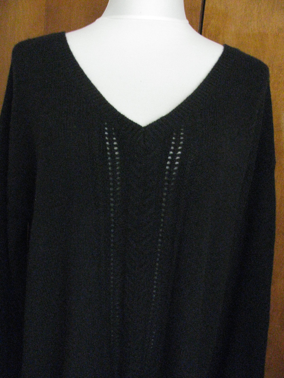 Tesori Women’s Cashmere Black V-Neck Sweater Large  NWT Runs Big
