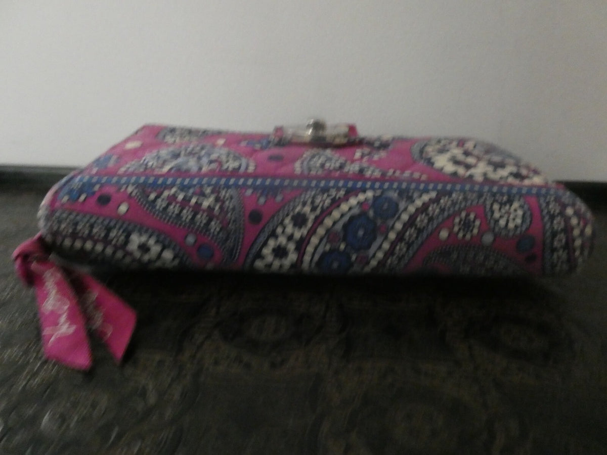 Vera Bradley Women’s Turncock Pink Floral Pattern Wallet Size Large