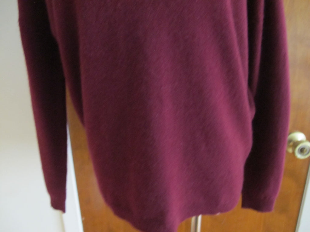 Bloomingdale’s women’s burgundy lace-trimmed cashmere sweater S bit big