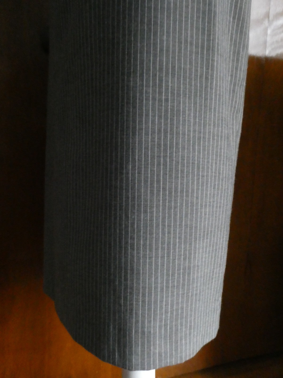 Calvin Klein women lined stylish charcoal w/white stripe skirt Size 14 New