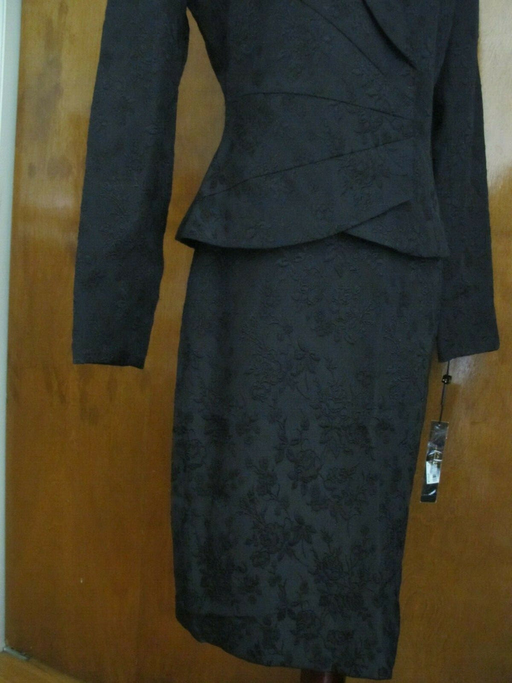 Tahari  Artur S. Levin LUXE Women’s Black Skirt Suit Size 4