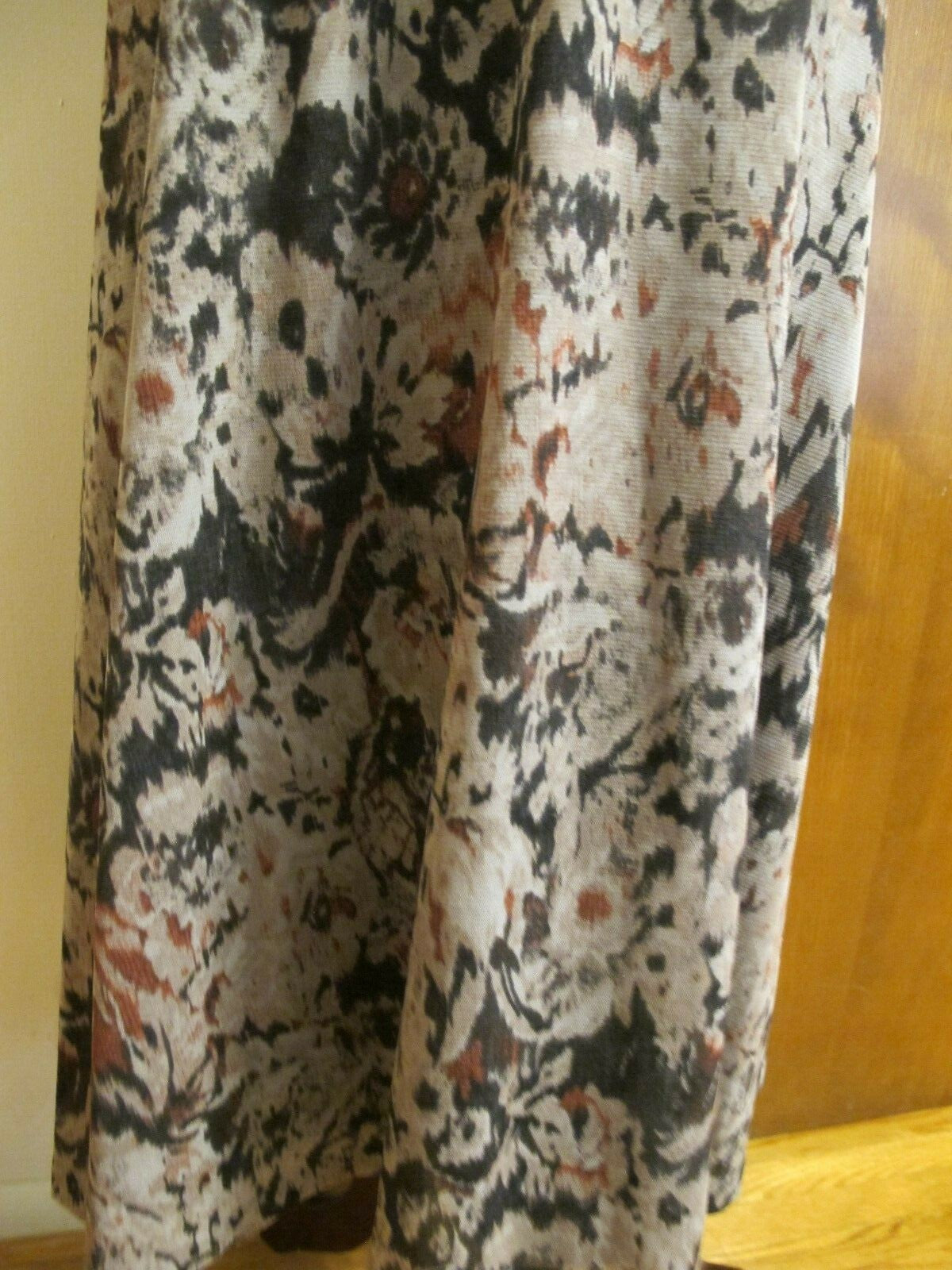 Jones New York Collection women's gray multi color lightweight skirt Medium