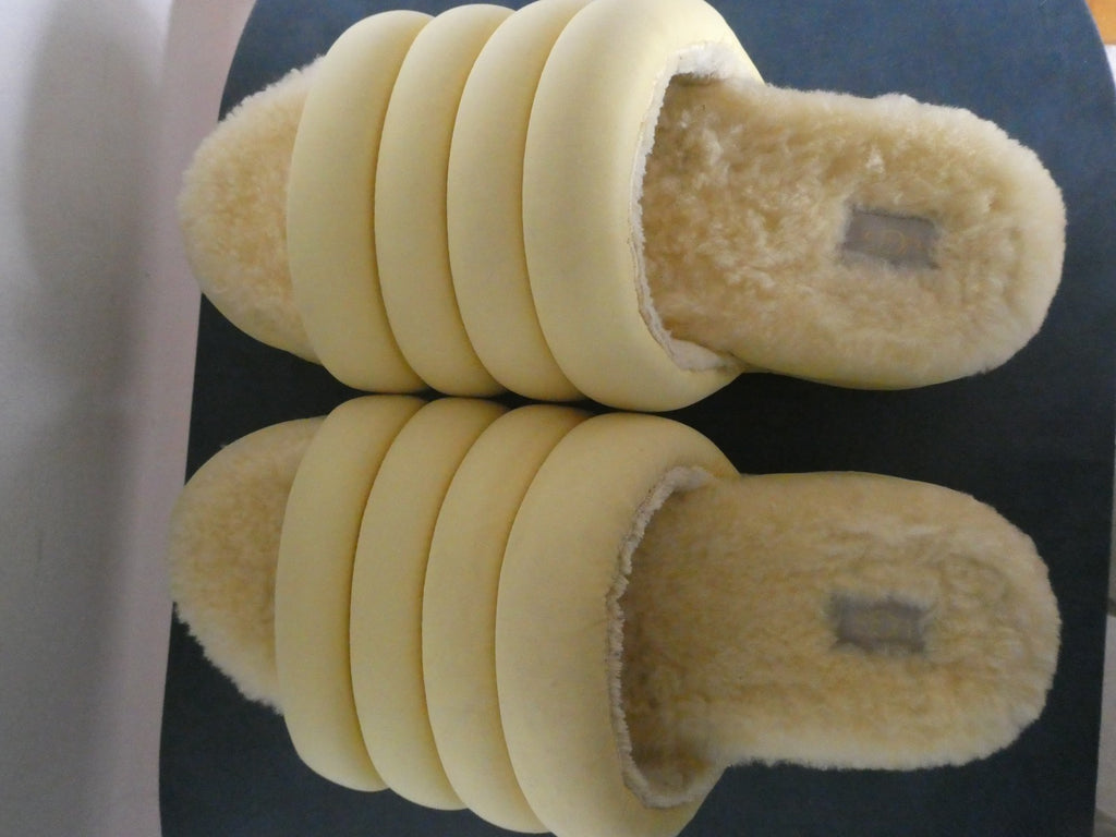UGG Women Banana Yellow Maxi Sheepskin Platform Slide Women Size US 11