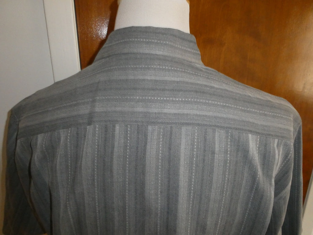 Tommy Bahama Men's Large 100% Silk Gray Striped Shirt Sleeve Button Front Shirt