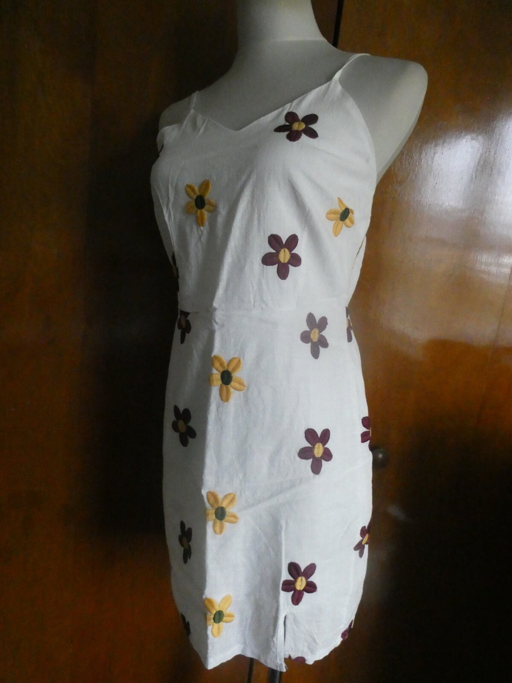 Shein women lined white embroidered dress size medium (can fit size small)