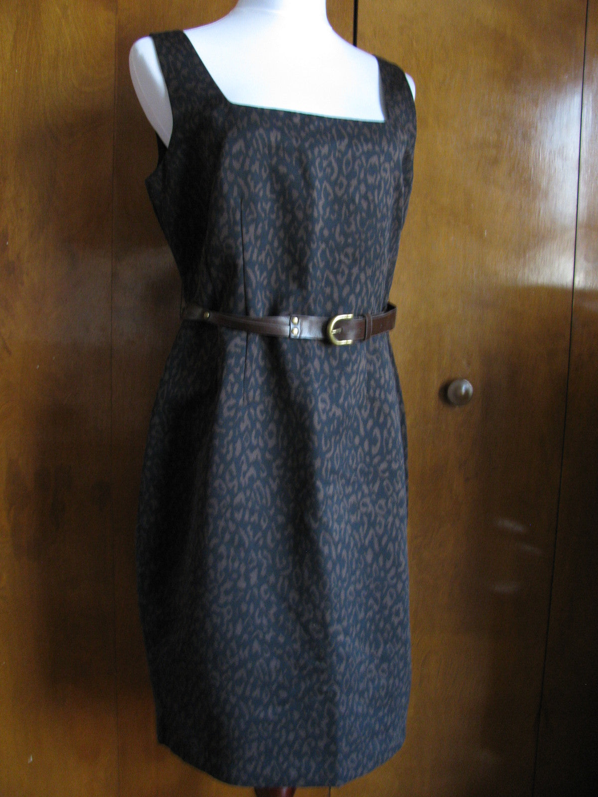 Tahari women's black/dark chocolate fitted lined dress  Size 12  
