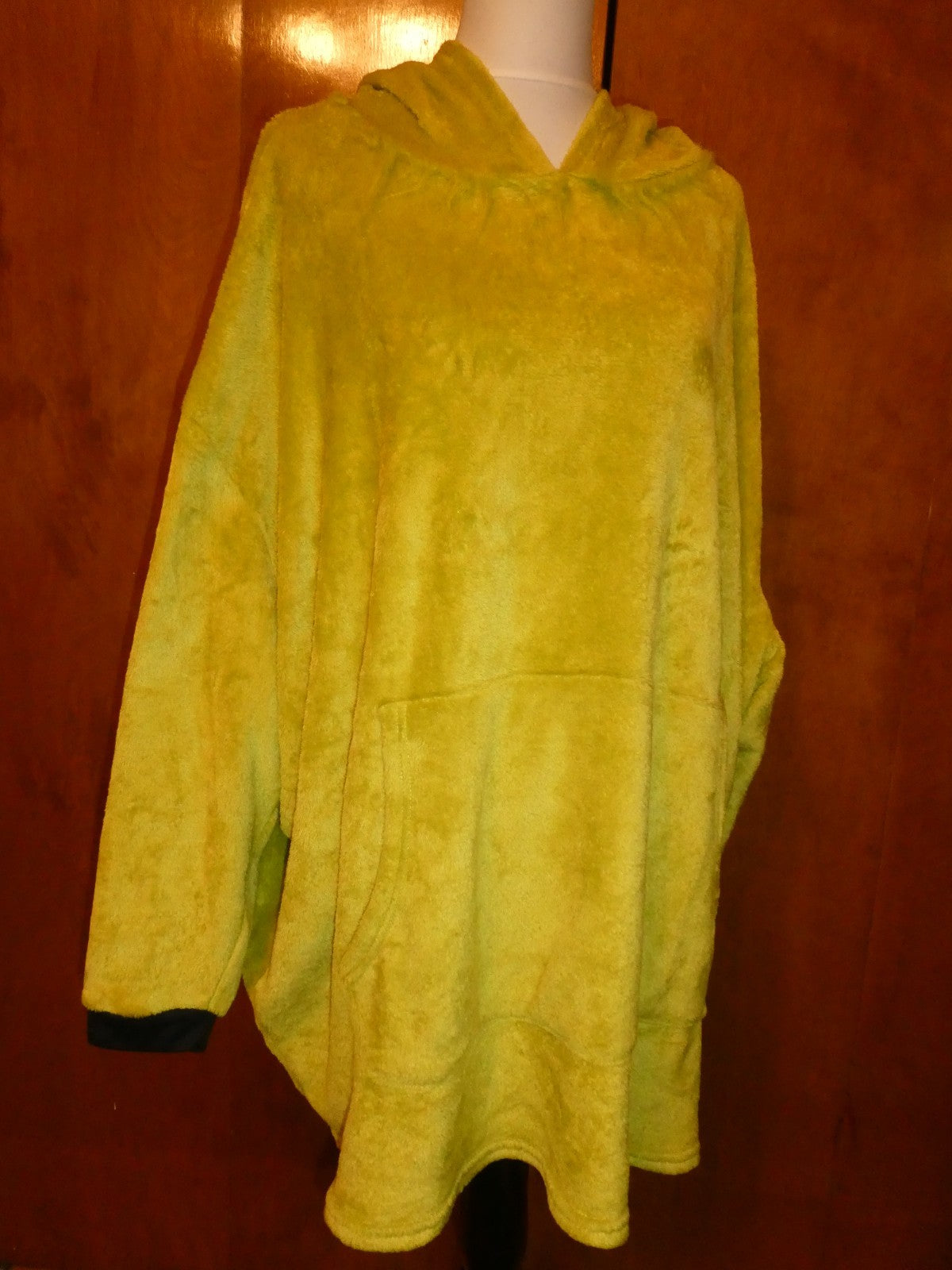 The Grinch Plush Hoodie Blanket OSFM Green Polyester Hooded Pullover Lounger