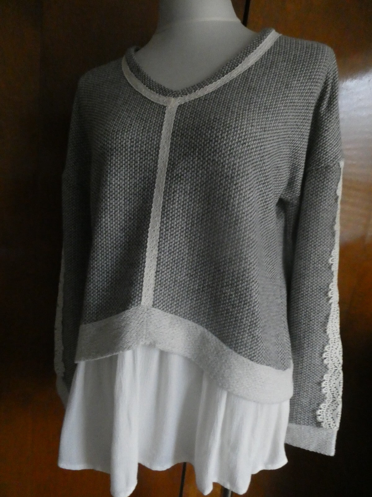HANNAH Women's Soft V-neck Long Sleeves Sweater Gray Size Medium