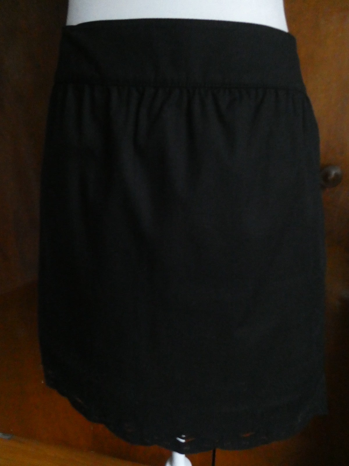 DKNY Donna Karan women black embroidered soft cotton side pockets skirt size 10