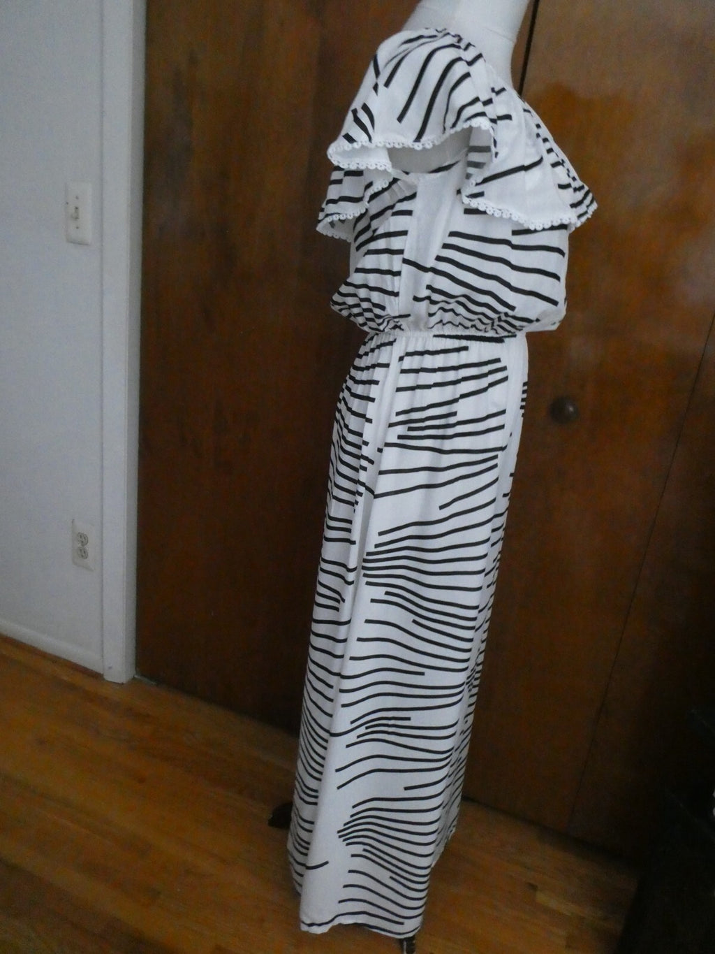 J.Stars Sexy Maxi Dress Off Shoulders Ruffles Multi-Color White/Black Size L/XL