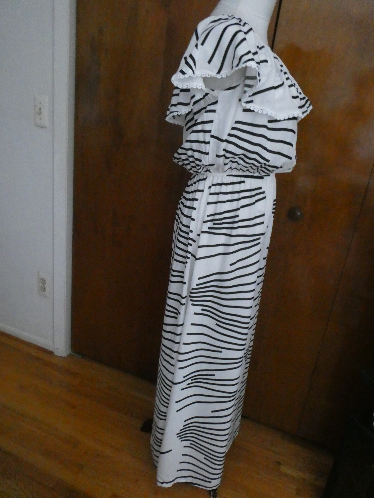 J.Stars Sexy Maxi Dress Off Shoulders Ruffles Multi-Color White/Black Size L/XL