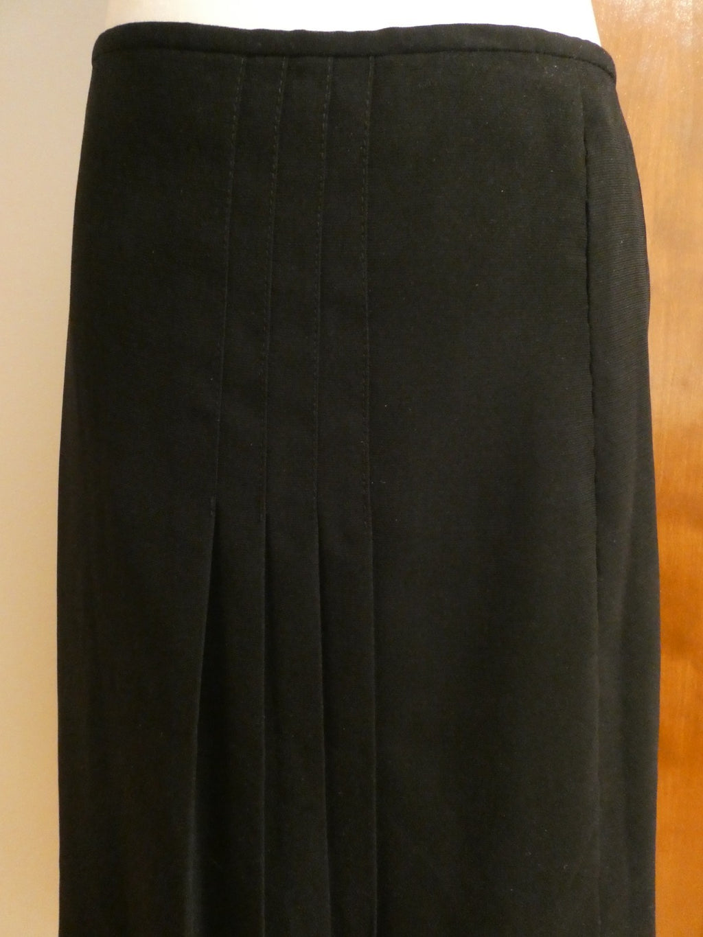 Canada women's black wool stylish front left side pleated skirt size 12