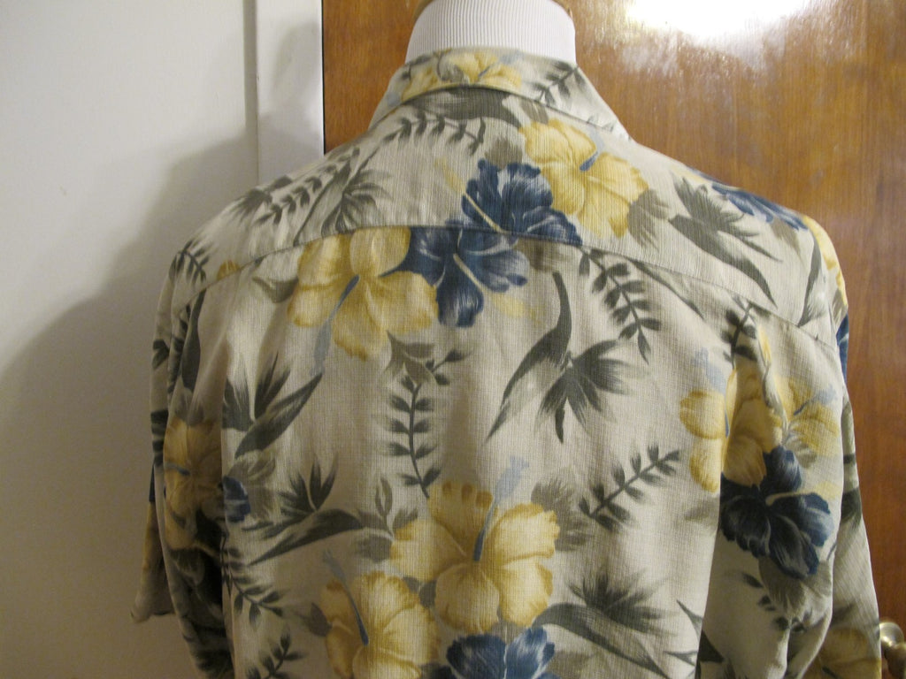 Tommy Bahama Men's Silk Multi Color Blue Yellow Green Shirt Size Large Very Nice