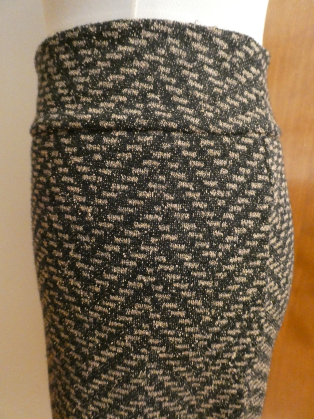 New York & Company woven pattern pencil classic and polished skirt Medium