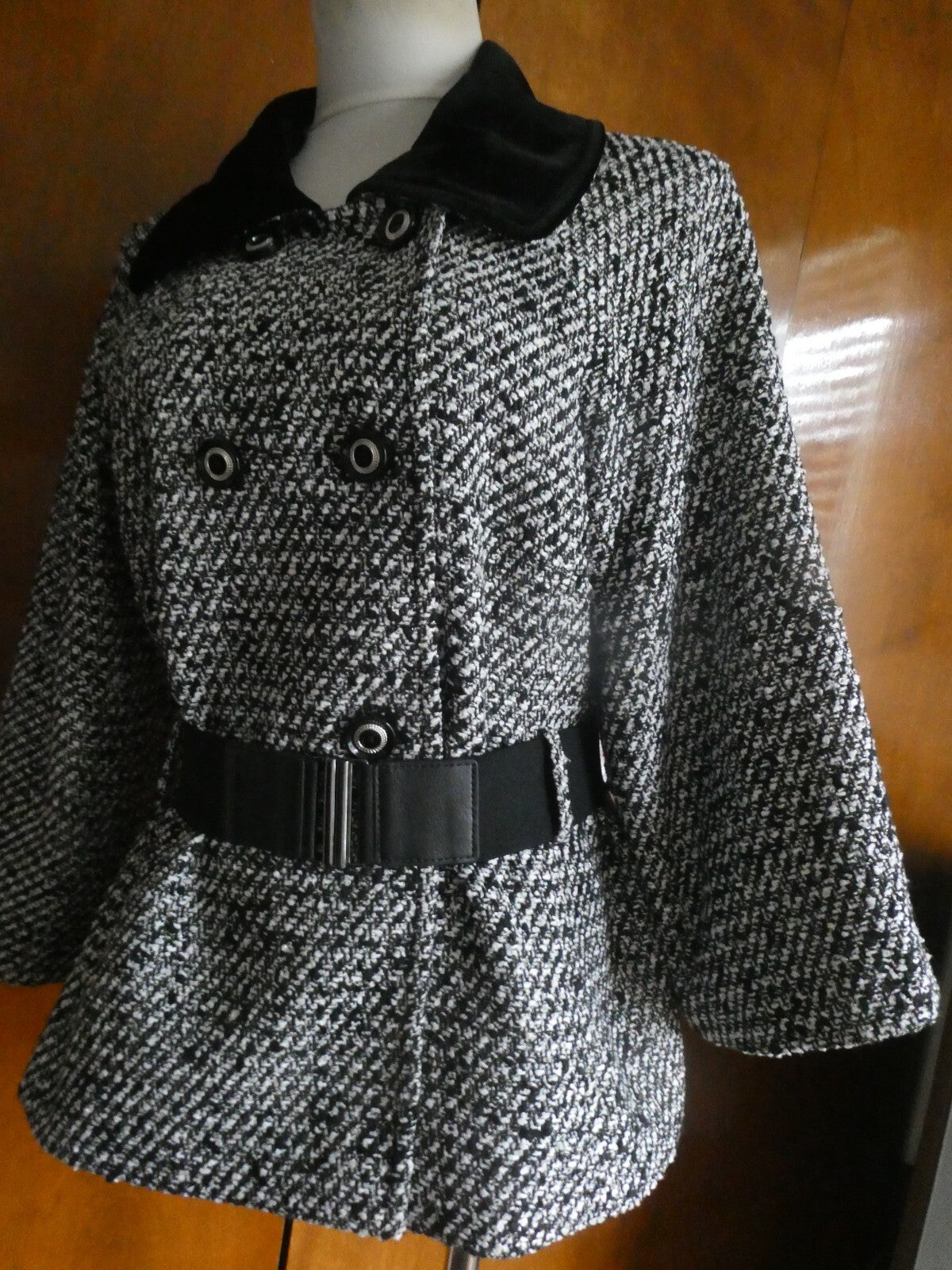 Tahari Arthur S. Levine Women Black/White Gorgeous Blazer Velour Collar Size 10