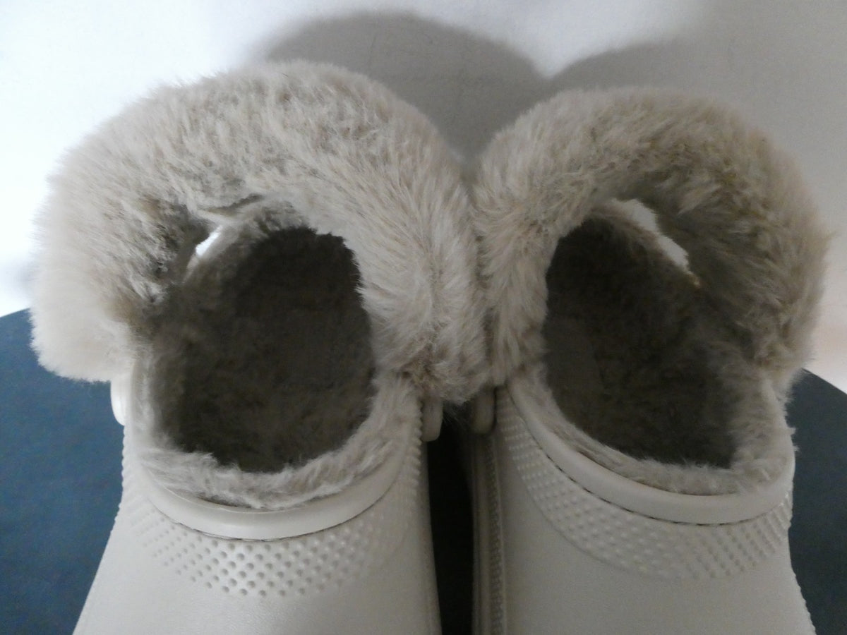 Crocs Lined Clogs – Faux Fur Lined – Cream / Off-White – Unisex Men 8, Women 10