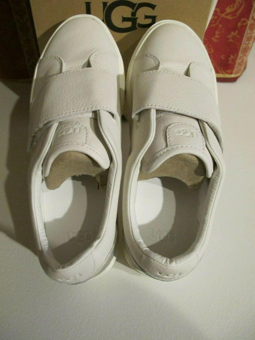 UGG Australia Neri Women's White Leather Fashion Sneaker Size 8 Style# 1106621