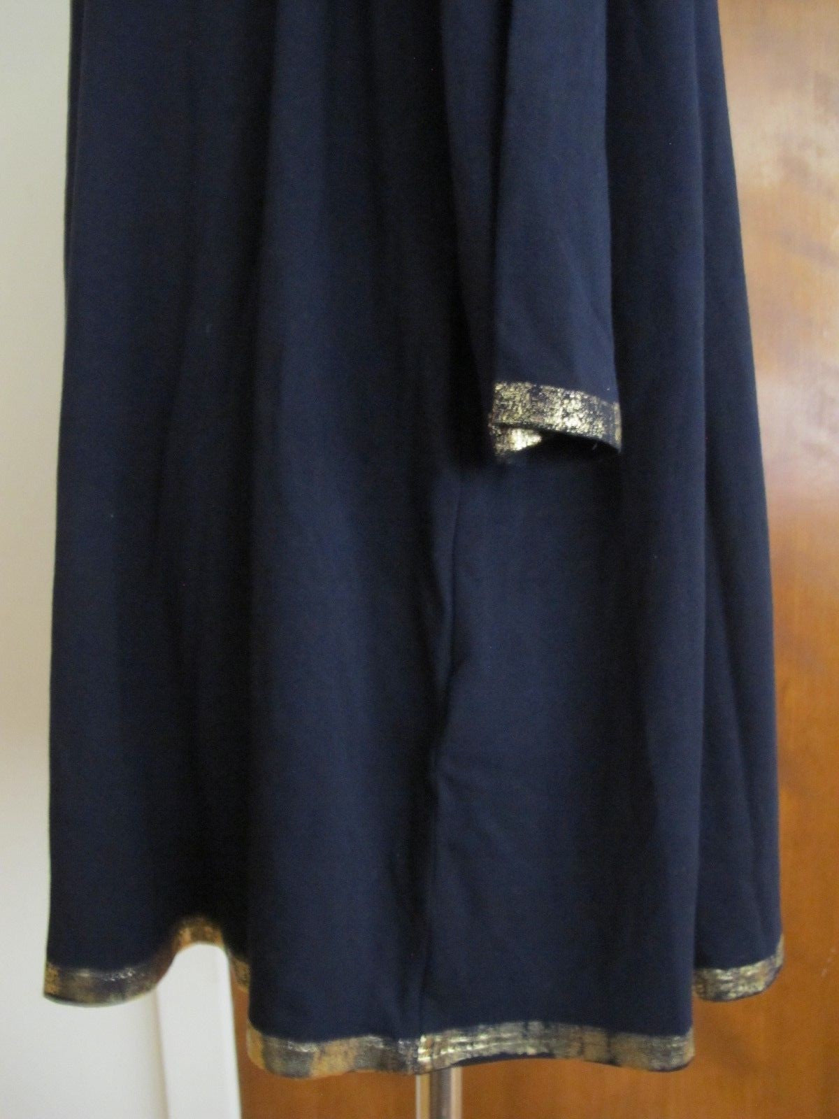 Tahari women's navy decorated A-line long sleeves top size medium new