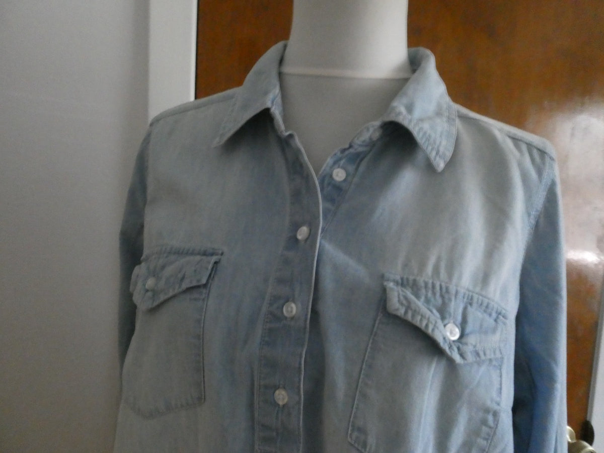 Liz Lange Size Large Maternity Top Blue Chambray Long Sleeve Henley