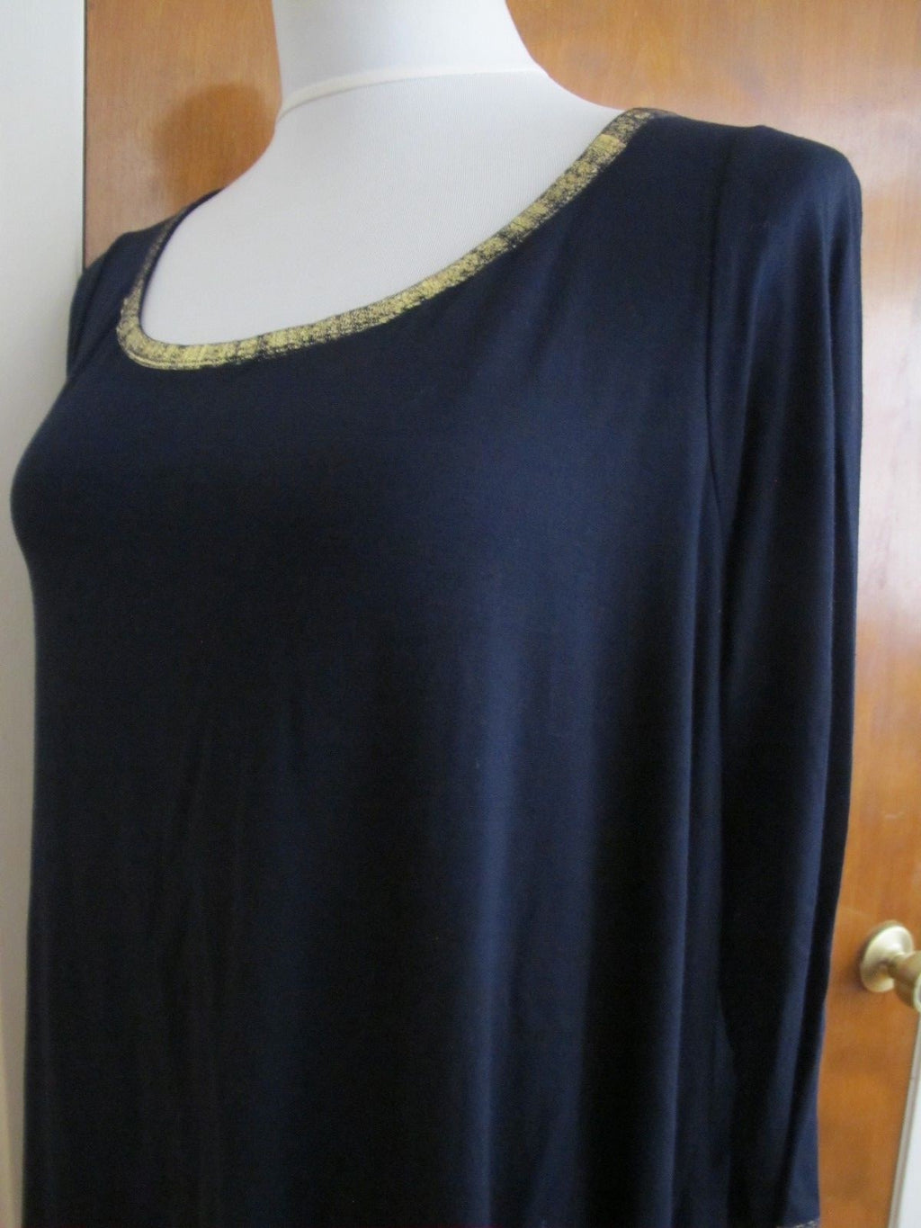 Tahari women's navy decorated A-line long sleeves top size medium new