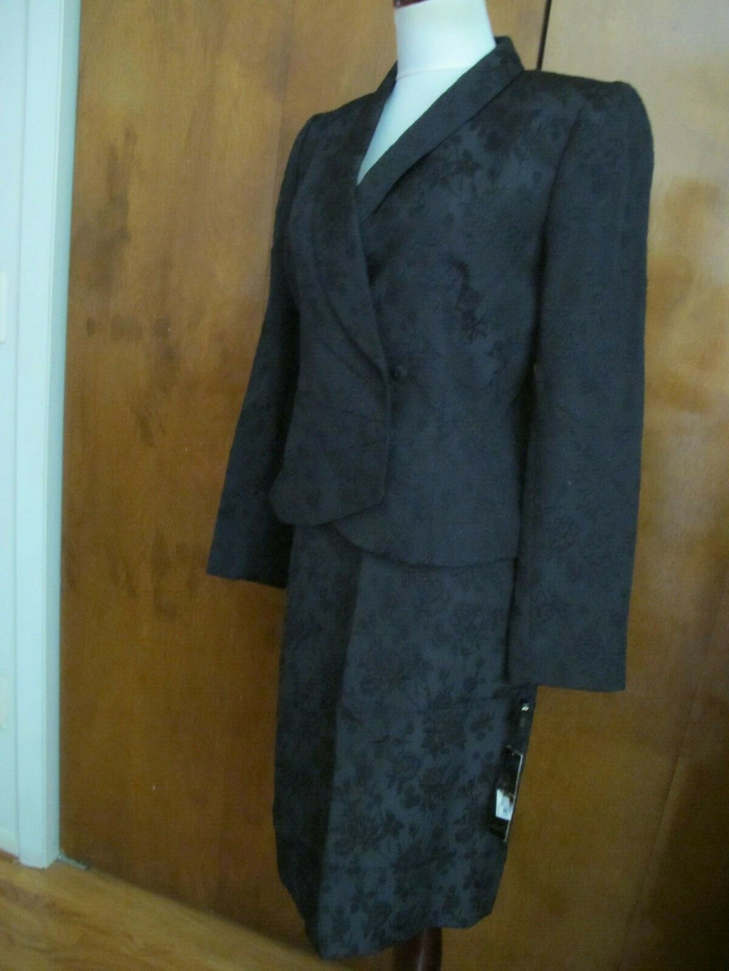 Tahari  Artur S. Levin LUXE Women’s Black Skirt Suit Size 4