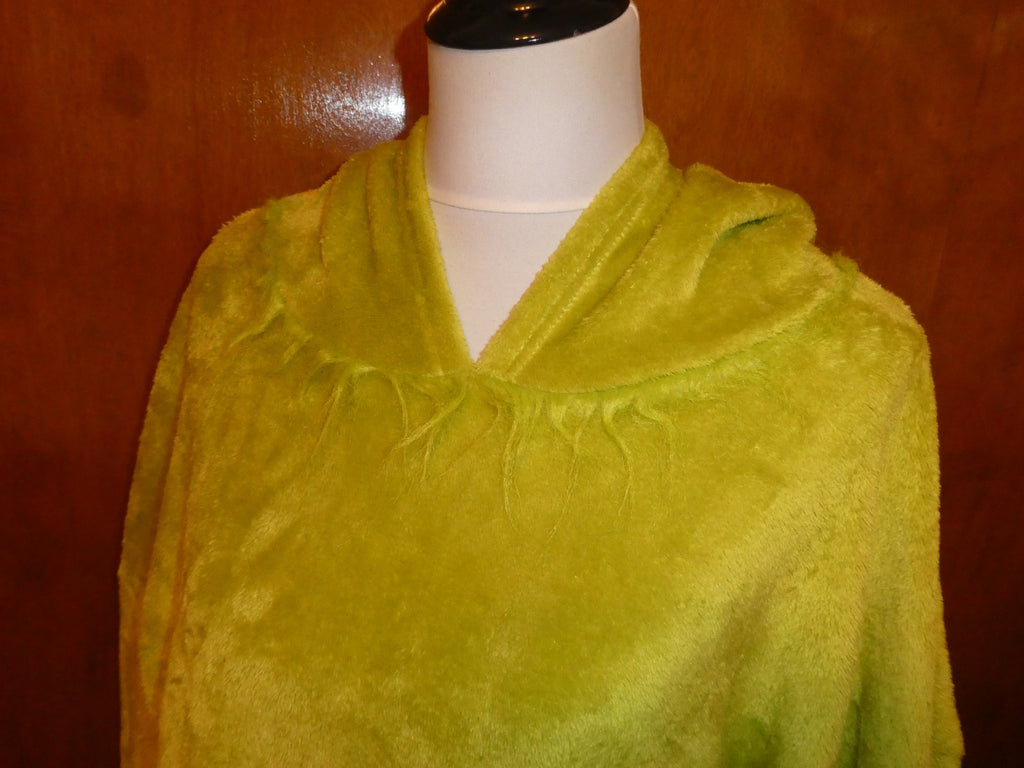 The Grinch Plush Hoodie Blanket OSFM Green Polyester Hooded Pullover Lounger