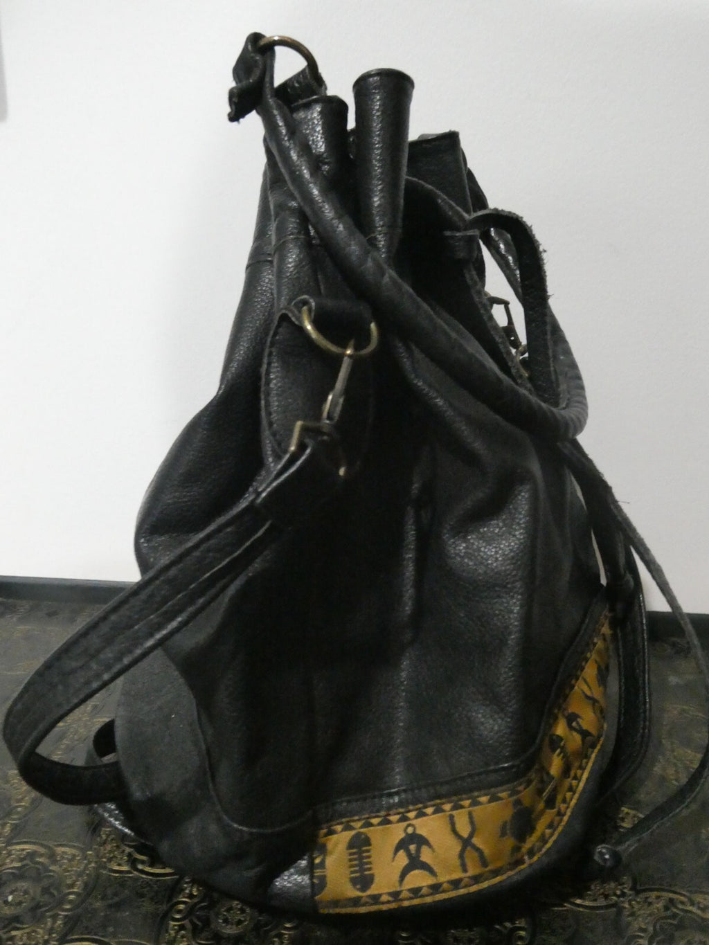 Mango women's black faux leather medium lightweight crossbody bucket bag/purse
