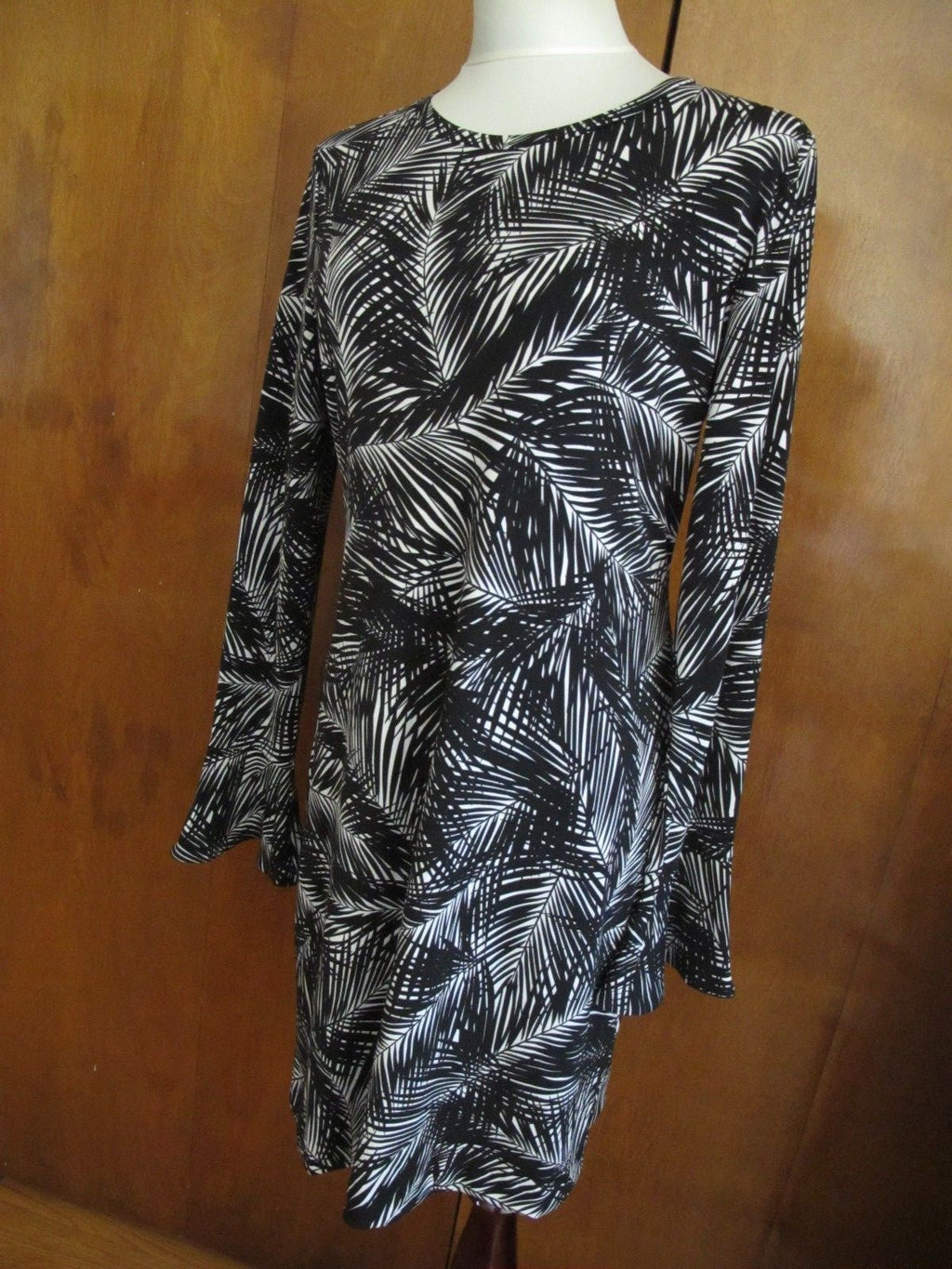 Michael Kors women’s black white jersey bell sleeves dress Large New