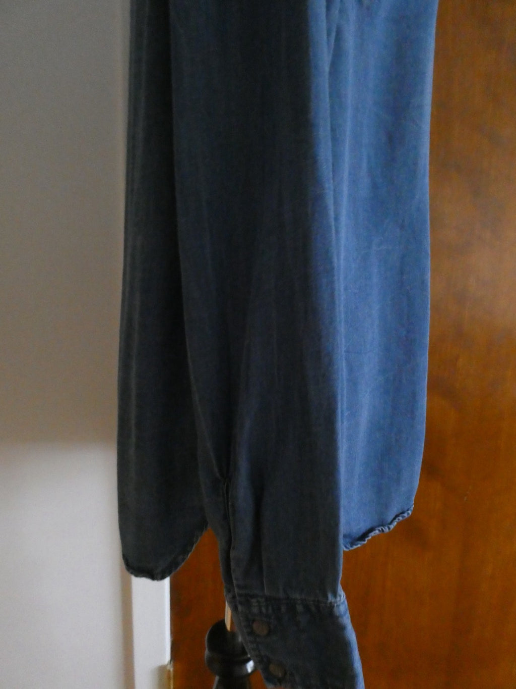 Merona Women’s Tencel Chambray Button Front Shirt Size Large Blue Long Sleeve