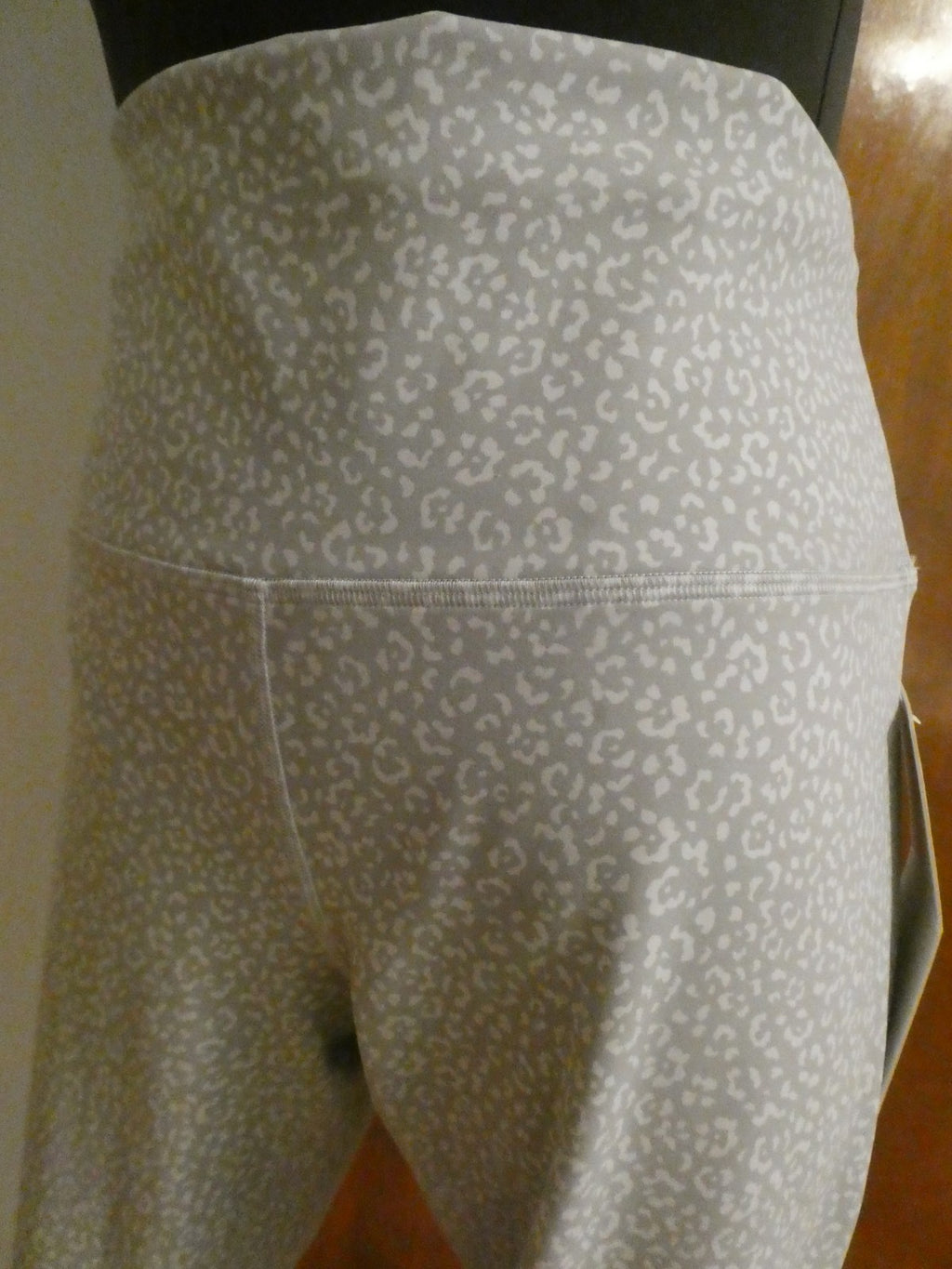 Lululemon Women Wunder Train High-Rise Crop 23" White/Gray Sz 14