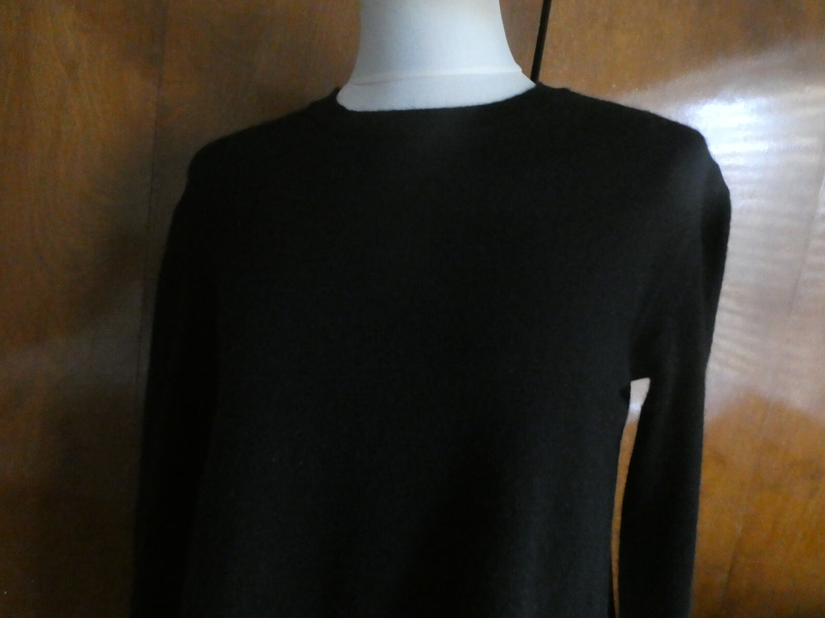 Bloomingdale’s women’s black cashmere detailed sweater XS