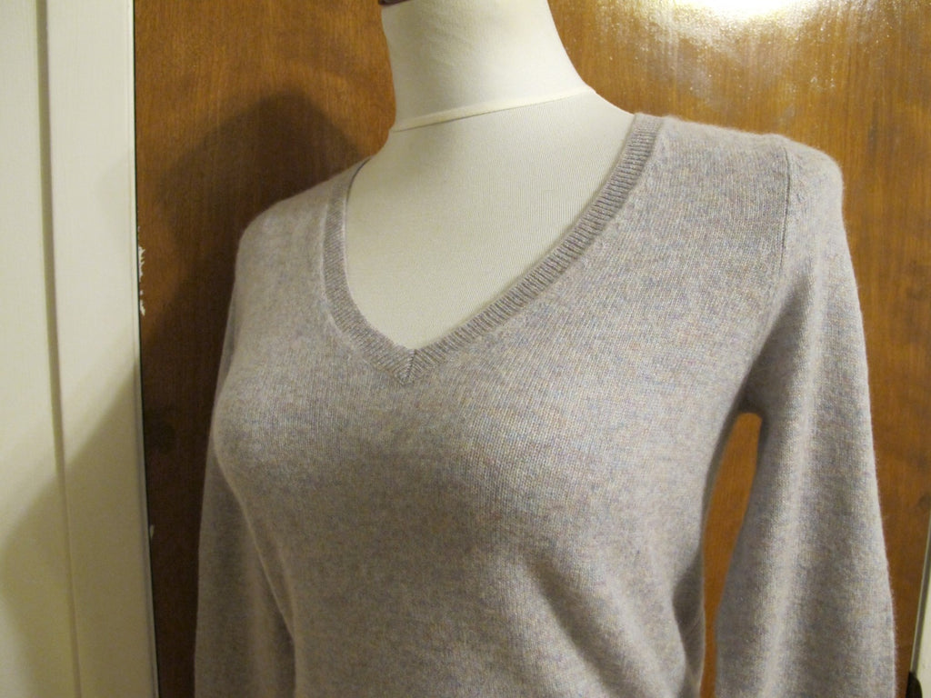 Bloomingdale's women's marl gray 2ply cashmere Vneck sweater Xsmall